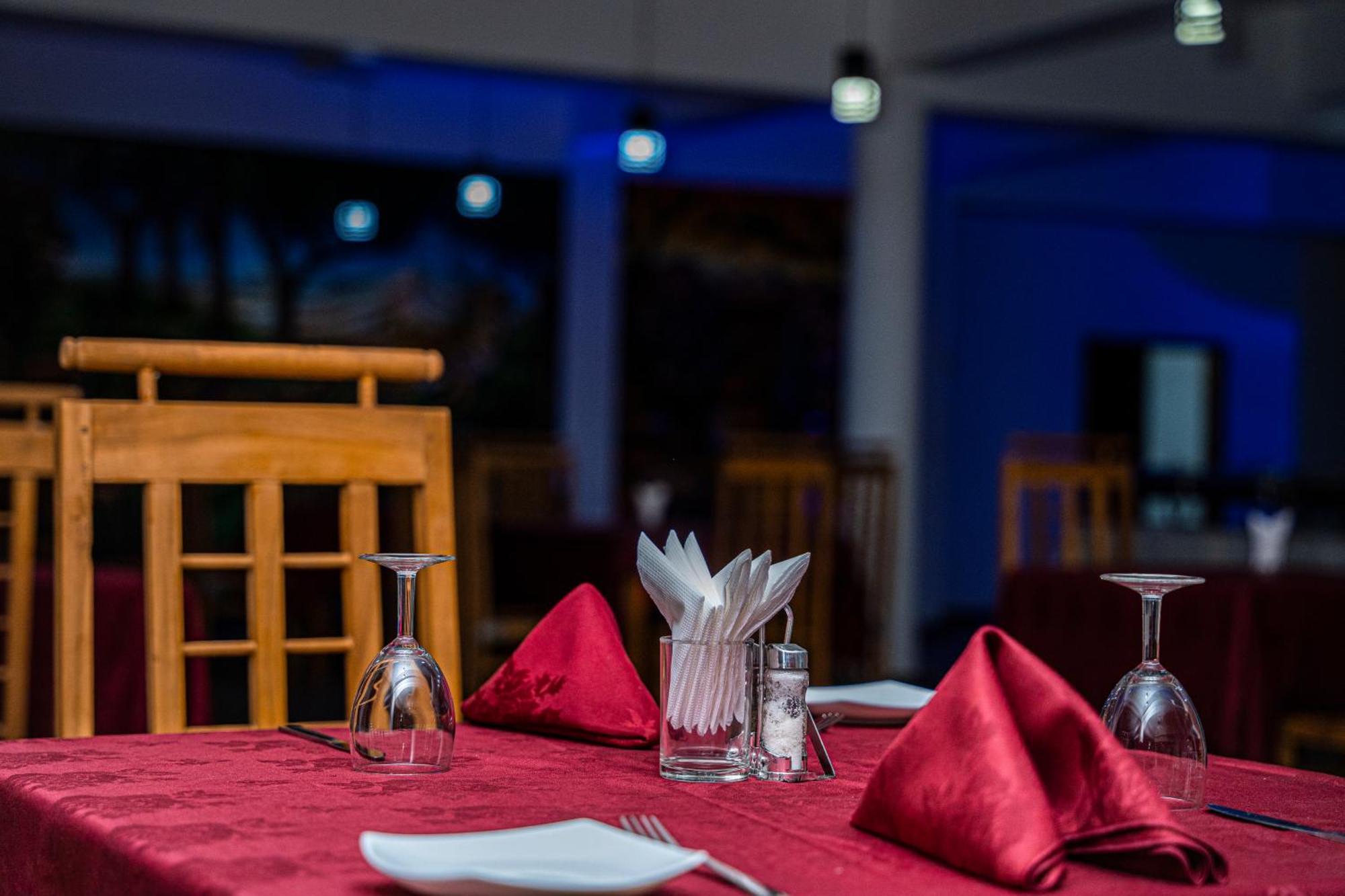 Theevanni Resort Тринкомали Экстерьер фото