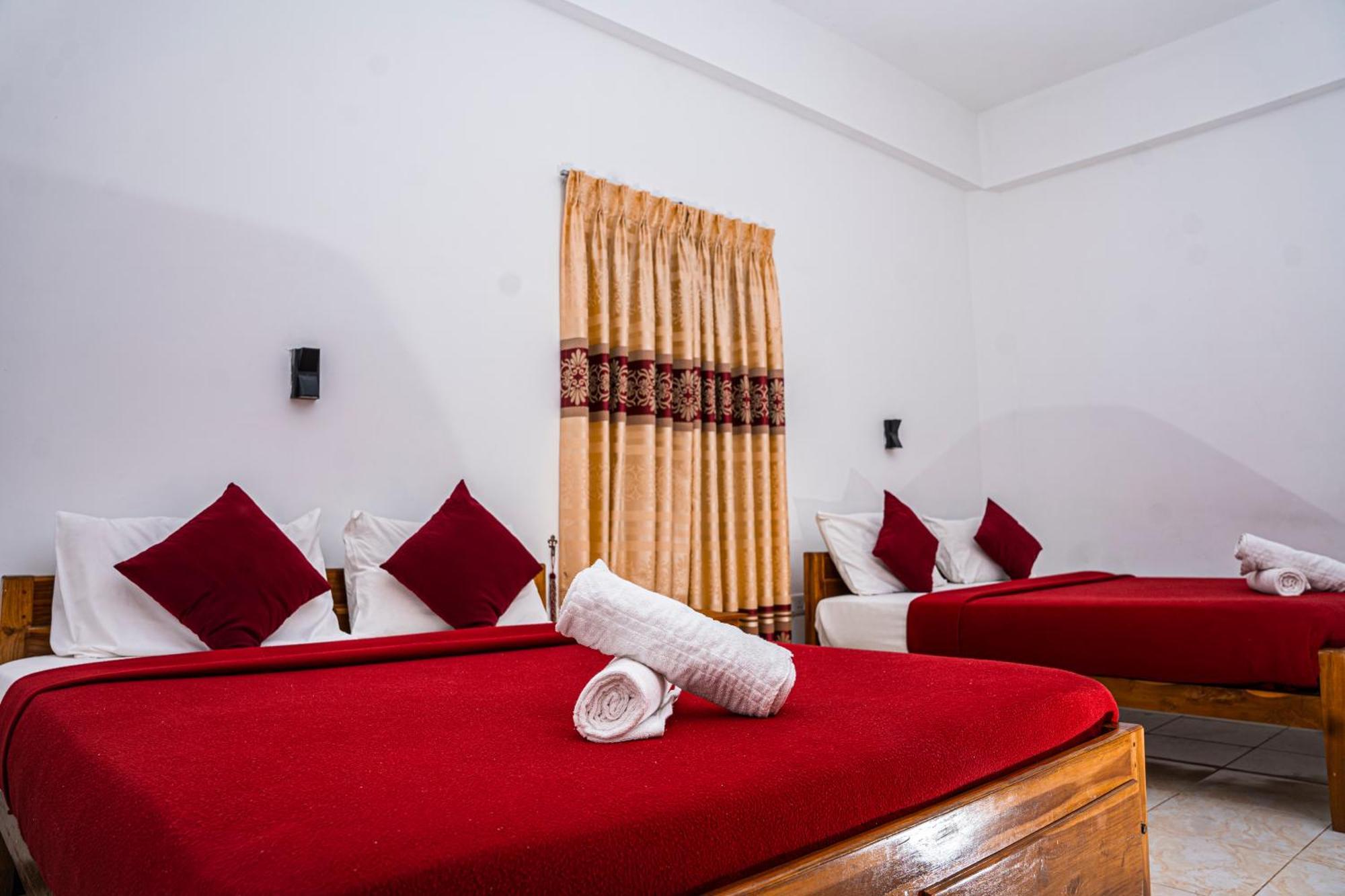 Theevanni Resort Тринкомали Экстерьер фото