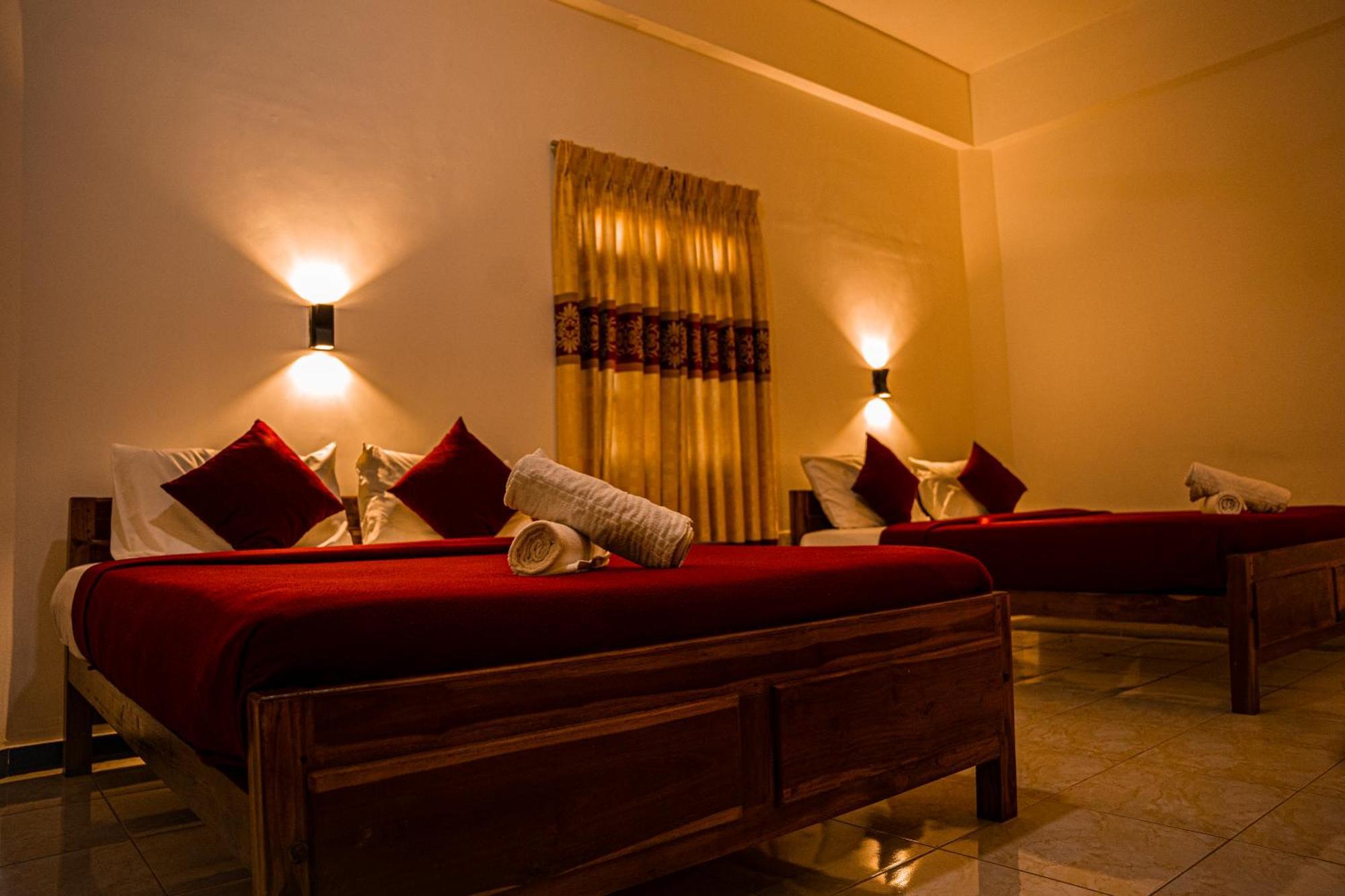 Theevanni Resort Тринкомали Экстерьер фото